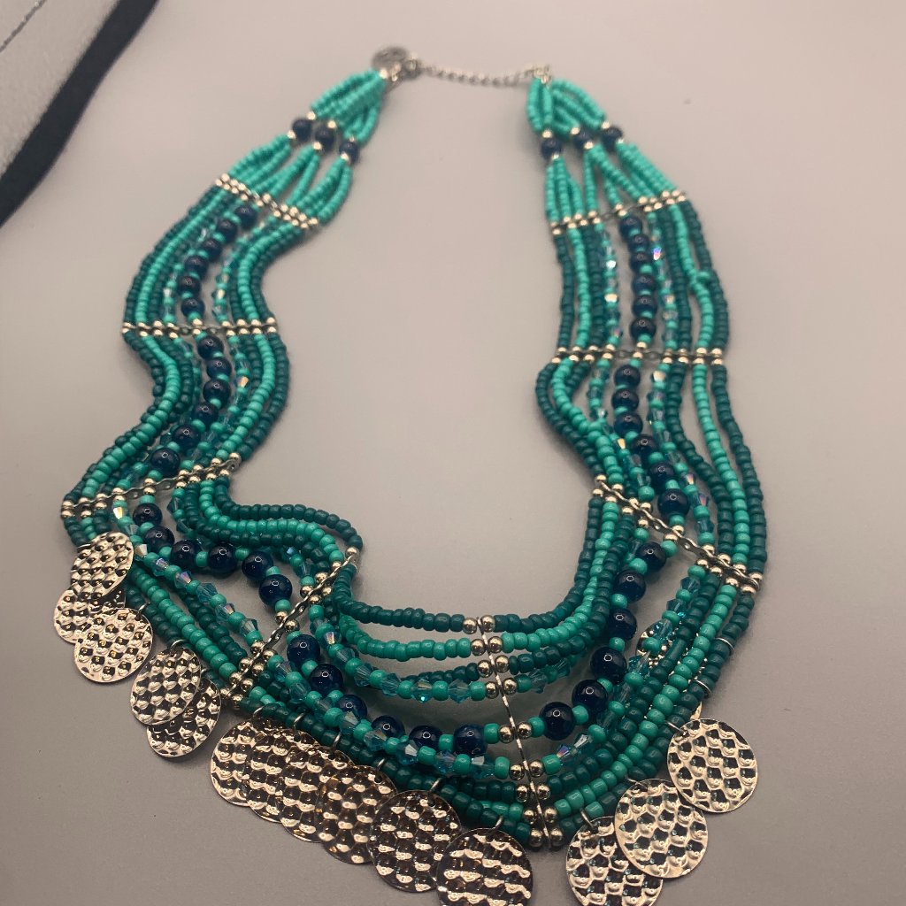 Erica Lyons Beaded Bib 22 Necklace 15$